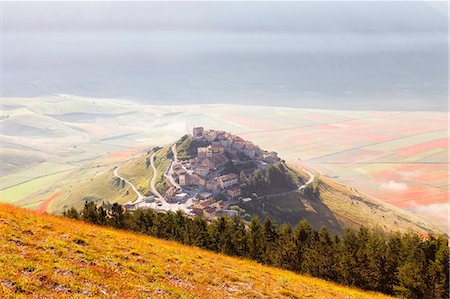 simsearch:6129-09057580,k - Europe, Italy, Umbria, Perugia district,Castelluccio of Norcia Foto de stock - Sin royalties Premium, Código: 6129-09044072