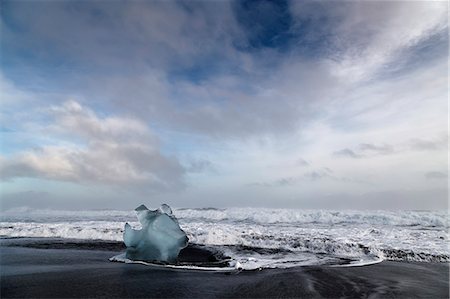 Blue reflections, Diamond Beach, Glacier Lagoon, Southern Iceland, North Atlantic Ocean Stock Photo - Premium Royalty-Free, Code: 6129-09044248