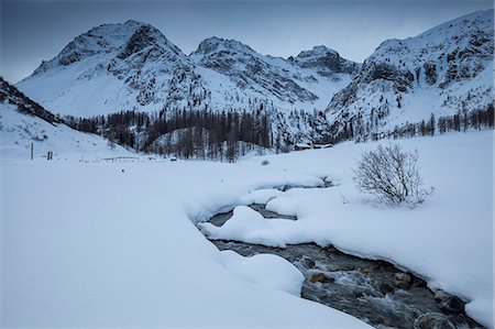 davos - View of the winter landscape outside the village of Sertig Dorfli. Sertigtal, Graubuenden(Canton Grigioni),Prattigau(Prattigovia)/Davos, Switzerland, Europe Stock Photo - Premium Royalty-Free, Code: 6129-09044275