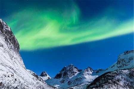senja - Northern lights in the night sky over Stormoa. Bergsfjorden, Senja, Norway, Europe. Stock Photo - Premium Royalty-Free, Code: 6129-09044295
