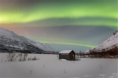 A bit of green in the arctic sky,Breivikeidet,Troms county,Norway,Europe Foto de stock - Sin royalties Premium, Código: 6129-09044351