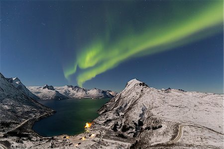 rayon de lune - Northern lights at Mefjordbotn,Berg,Senja,Norway,Europe Photographie de stock - Premium Libres de Droits, Code: 6129-09044366