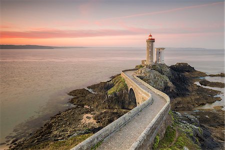 sentier - Petit Minou lightouse at sunrise. Plouzané, Finistère, Brittany, France. Photographie de stock - Premium Libres de Droits, Code: 6129-09044388