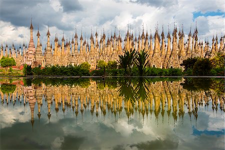 Kakku, Taunggyi, Shan State, Myanmar (Birmania). The 2478 stupas site in Kakku reflected in the water. Stock Photo - Premium Royalty-Free, Code: 6129-09044487