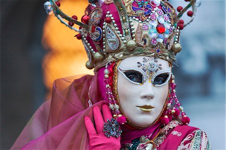 ducal palace - Venice Carnival mask near Ducal Palace. Venice, Veneto, Italy, Europe Foto de stock - Sin royalties Premium, Código: 6129-09044583