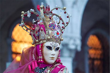 ducal palace - Venice Carnival mask near Ducal Palace. Venice, Veneto, Italy, Europe Fotografie stock - Premium Royalty-Free, Codice: 6129-09044584