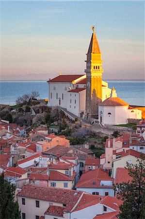 Europe, Slovenia, Istria, Piran, Primorska. The church of St. George and the ancient town of Piran Photographie de stock - Premium Libres de Droits, Code: 6129-09044622