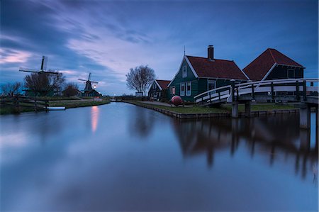 Blue Hour in Zaanse Schans, Nederlands. Photographie de stock - Premium Libres de Droits, Code: 6129-09044715