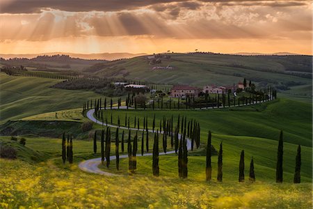 Europe, Italy, Baccoleno farmhouse at sunset, Crete Senesi, province of Siena. Fotografie stock - Premium Royalty-Free, Codice: 6129-09044725