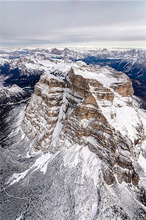 simsearch:6129-09057857,k - Aerial view of the rocky peaks of Monte Pelmo Ampezzo Dolomites Province of Belluno Veneto Italy Europe Foto de stock - Royalty Free Premium, Número: 6129-09044874