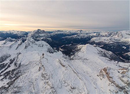 passo di giau - Aerial view of the snowy peaks of Giau Pass Cortina D'ampezzo Province of Belluno Veneto Italy Europe Photographie de stock - Premium Libres de Droits, Code: 6129-09044883