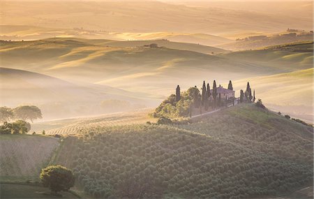 podere belvedere - Podere Belvedere, the famous italian farmhouse, during sunrise. Val d'Orcia, Siena province, Tuscany, Italy Stock Photo - Premium Royalty-Free, Code: 6129-09045017