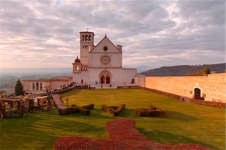 Europe,Italy,Perugia distict,Assisi. The Basilica of St. Francis at sunset Stockbilder - Premium RF Lizenzfrei, Bildnummer: 6129-09057586