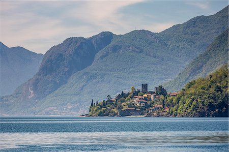 simsearch:862-08699418,k - The little village of San SIro on the shores of Lake Como. Lombardy, Italy. Fotografie stock - Premium Royalty-Free, Codice: 6129-09057669