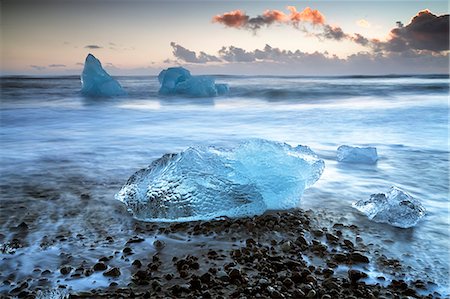 simsearch:879-09189326,k - Block of ice on the black beach in Jokulsarlon Glacier Lagoon, Eastern Iceland, Europe Photographie de stock - Premium Libres de Droits, Code: 6129-09057693