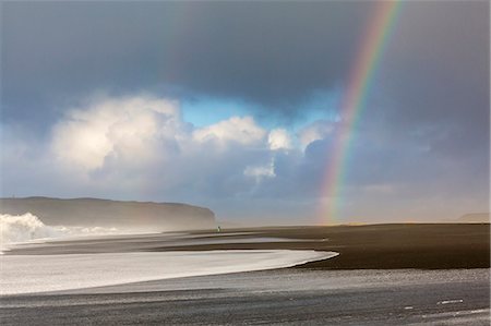 simsearch:879-09032980,k - A man is walking towards the rainbow on the beach of Reynisfjara, Vik, Sudurland, Iceland, Europe Photographie de stock - Premium Libres de Droits, Code: 6129-09057690