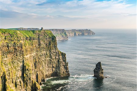 Breanan Mor and O Briens tower. Cliffs of Moher, Liscannor, Co. Clare, Munster province, Ireland. Photographie de stock - Premium Libres de Droits, Code: 6129-09057789