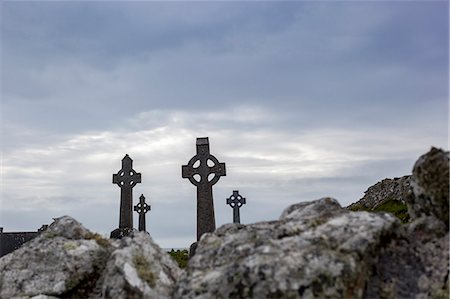 Celtic crosses in an abandoned graveyard in the County of Galway, Ireland, Europe. Photographie de stock - Premium Libres de Droits, Code: 6129-09057704