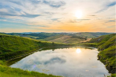 Italy, Tuscany, Orcia Valley, Meadows in Summer Foto de stock - Sin royalties Premium, Código: 6129-09057880