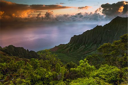 Stunning sunrise from Kalalau Valley lookout, Napali Coast of Kauai. Stock Photo - Premium Royalty-Free, Code: 6129-09057962