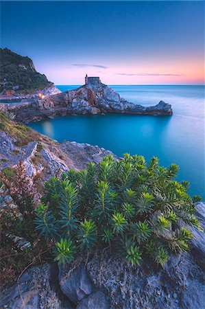 portovenere - The Gulf of Poets of Portovenere, a spring evening, just after sunset, the province of La Spezia, Liguria Photographie de stock - Premium Libres de Droits, Code: 6129-09058061