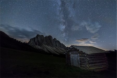 simsearch:622-06398377,k - The Milky Way in the starry sky above the Odle. Funes Valley South Tyrol Dolomites Italy Europe Foto de stock - Sin royalties Premium, Código: 6129-09058146