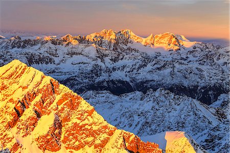 simsearch:879-09034194,k - Aerial view of Mount Disgrazia and Bernina Group at sunset Masino Valley Valtellina Lombardy Italy Europe Foto de stock - Sin royalties Premium, Código: 6129-09058156