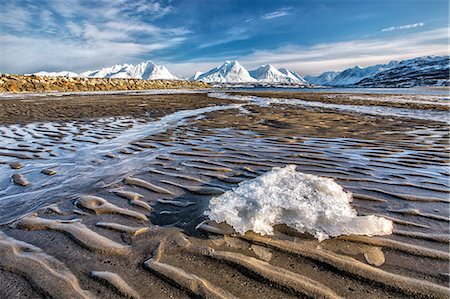 The icy sandy beach surrounding the snow capped mountains Breivikeidet Lyngen Alps Tromsø Lapland Norway Europe Stockbilder - Premium RF Lizenzfrei, Bildnummer: 6129-09058165