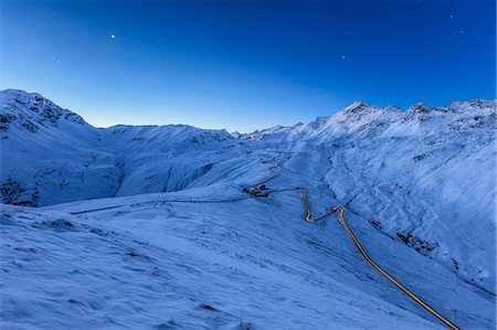 simsearch:6129-09057721,k - Blue light of dusk on the snowy landscape and the hairpin turns of Stelvio Pass Braulio Valley Valtellina Lombardy Italy Europe Photographie de stock - Premium Libres de Droits, Code: 6129-09058187
