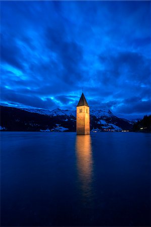 simsearch:6129-09058084,k - The church in the lake in the Resia lake, Venosta valley, Trentino alto Adige, Italy Foto de stock - Royalty Free Premium, Número: 6129-09058102