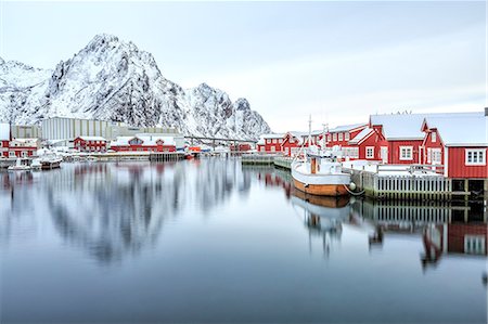 Port of Svollvaer with its characteristic houses on stilts. Lofoten Islands. Norway. Europe Photographie de stock - Premium Libres de Droits, Code: 6129-09058129