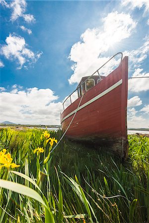 simsearch:6129-09057796,k - Wooden fishing boat in Roundstone. Co. Galway, Connacht province, Ireland. Photographie de stock - Premium Libres de Droits, Code: 6129-09086699