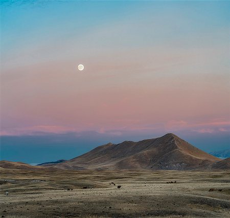 Sunset and moon on the glacial plain of Campo Imperatore, Campo Imperatore, L'Aquila province, Abruzzo, Italy, Europe Photographie de stock - Premium Libres de Droits, Code: 6129-09086830