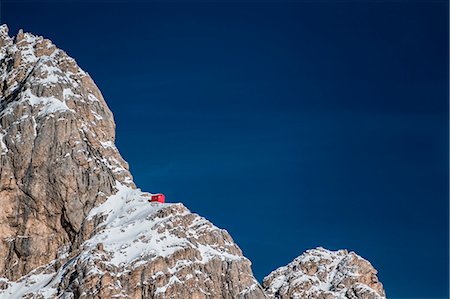 Bivacco Bafile on Gran Sasso in spring, Campo Imperatore, Teramo province, Abruzzo, Italy, Europe Photographie de stock - Premium Libres de Droits, Code: 6129-09086832
