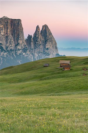 simsearch:879-09190703,k - Alpe di Siusi/Seiser Alm, Dolomites, South Tyrol, Italy. Sunrise on the Alpe di Siusi Stockbilder - Premium RF Lizenzfrei, Bildnummer: 6129-09086911