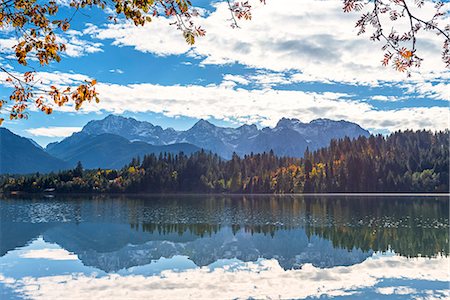 Lake Barmsee in autumn Europe, Germany, Bavaria, Krun Foto de stock - Royalty Free Premium, Número: 6129-09087005