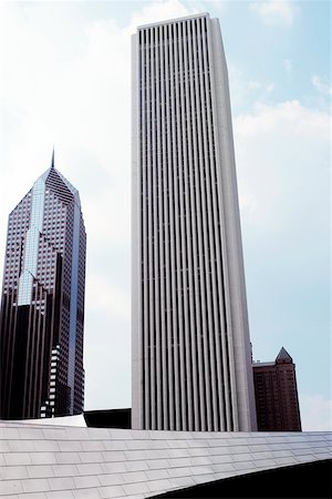 simsearch:625-00903403,k - Low angle view of skyscrapers in a city, Aon Center and Two Prudential Plaza, Chicago, Illinois, USA Fotografie stock - Premium Royalty-Free, Codice: 625-00804390