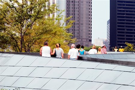 Large group of people walking on the bridge, BP bridge, Chicago, Illinois, USA Foto de stock - Sin royalties Premium, Código: 625-00804405