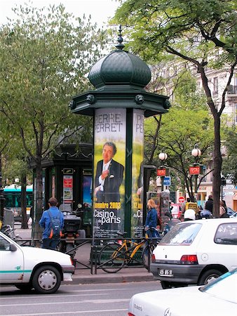 paris streetlight - Les voitures garées sur le bord d'une route de Paris, France Photographie de stock - Premium Libres de Droits, Code: 625-00804502