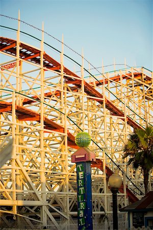 simsearch:625-00806318,k - Low angle view of the framework of a rollercoaster, San Diego, California, USA Stock Photo - Premium Royalty-Free, Code: 625-00804630