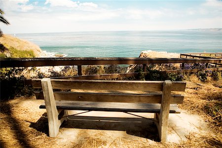 simsearch:625-00802074,k - Rear view of a wooden bench on a waterfront, La Jolla, San Diego, California, USA Foto de stock - Sin royalties Premium, Código: 625-00804767