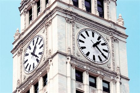 edificio wrigley - Low angle view of a clock tower, Wrigley Building, Chicago, Illinois, USA Foto de stock - Sin royalties Premium, Código: 625-00804770