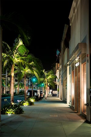 palm trees road la - Sidewalk at the Rodeo Drive at night, Los Angeles, California, USA Stock Photo - Premium Royalty-Free, Code: 625-00804780