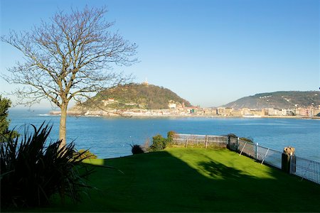 simsearch:625-02928695,k - High angle view of a garden on a waterfront, Spain Stock Photo - Premium Royalty-Free, Code: 625-00804845