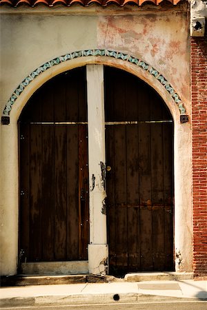 simsearch:625-00805035,k - Facade of wooden doors on a stucco building, Los Angeles, California, USA Stock Photo - Premium Royalty-Free, Code: 625-00804927