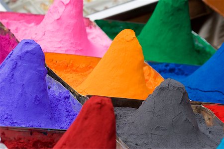 pushkar - Close-up of mounds of colored powder used for Hindu rituals, Pushkar, Rajasthan, India Foto de stock - Sin royalties Premium, Código: 625-00804955