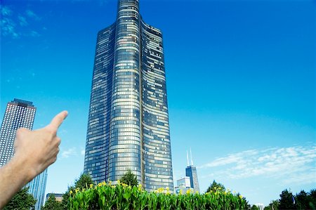 simsearch:625-00805823,k - Close-up of a human hand pointing to a building, Lake Point Tower, Chicago, Illinois, USA Foto de stock - Royalty Free Premium, Número: 625-00805074