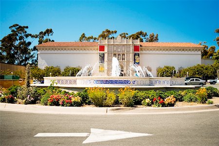 Vue panoramique d'une fontaine à l'extérieur d'un bâtiment, fontaine de la Plaza de Panama, Balboa Park, San Diego, Californie, USA Photographie de stock - Premium Libres de Droits, Code: 625-00805155