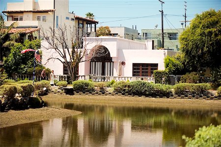 plants california house - House in front of a canal, Venice California, USA Stock Photo - Premium Royalty-Free, Code: 625-00805223