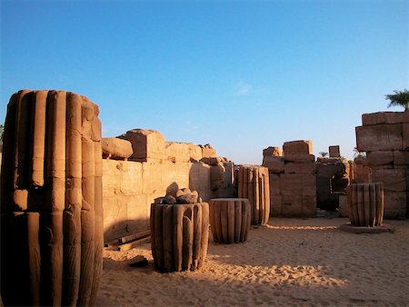 simsearch:625-00806507,k - Carved columns in a temple, Temples Of Karnak, Luxor, Egypt Foto de stock - Sin royalties Premium, Código: 625-00805250